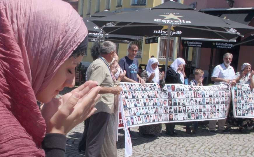 Žene Srebrenice: 'Pravda nama, kazna zločincima' i 'Tražimo naše nestale'