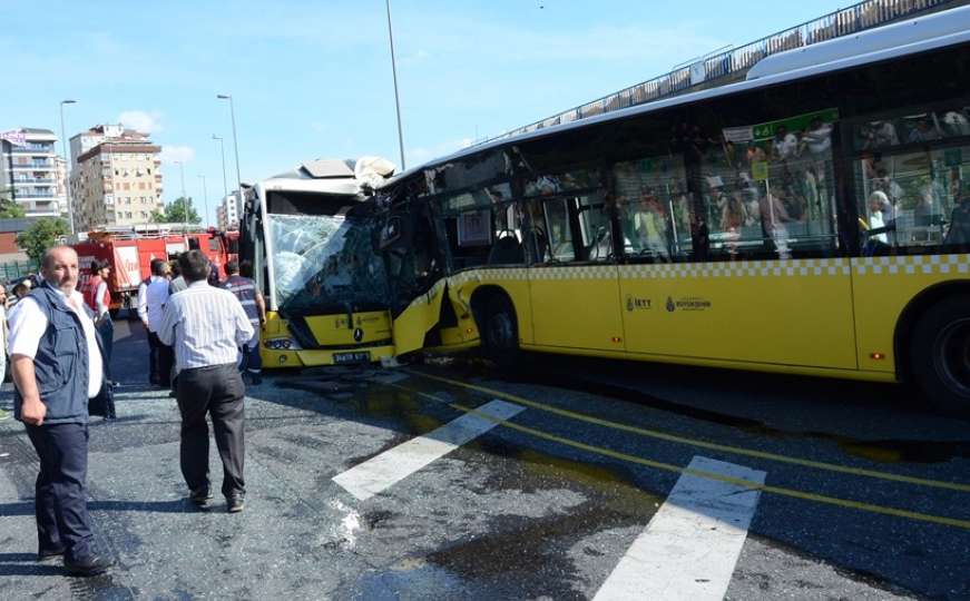 U sudaru dva metrobusa povrijeđene 32 osobe, tri u kritičnom stanju