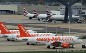 Oslobođeni Britanci koji su uhapšeni u avionu zbog priče o terorizmu 