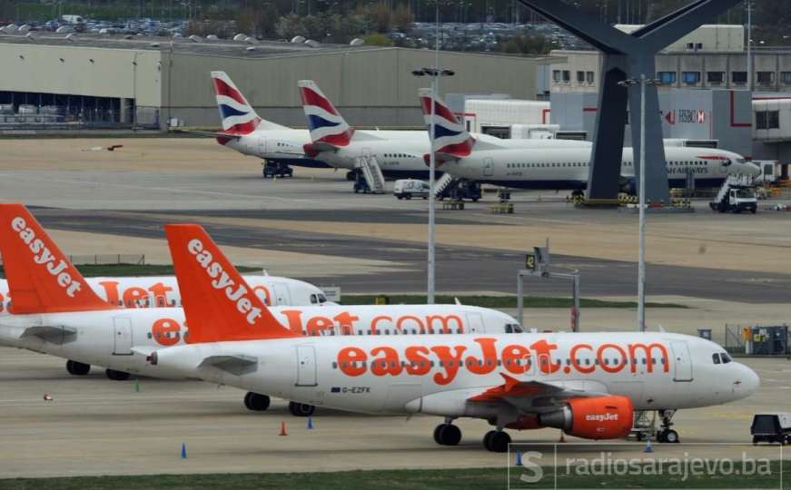 Oslobođeni Britanci koji su uhapšeni u avionu zbog priče o terorizmu 