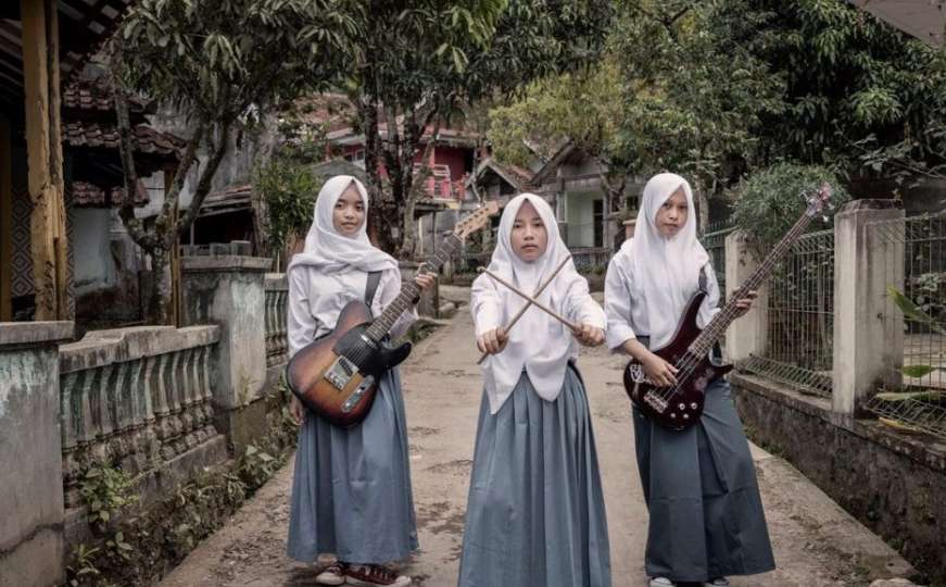 Tri učenice ruše stereotipe: Nose hidžab i sviraju metal