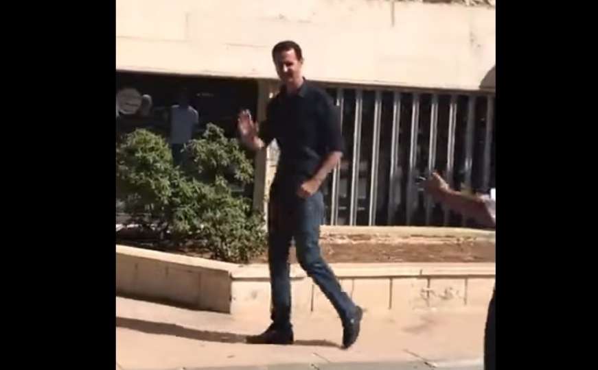 Bez pratnje: Bashar al-Assad prošetao Damaskom
