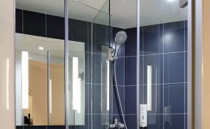 Očistite kamenac s tuša bez hemijskih sredstava 