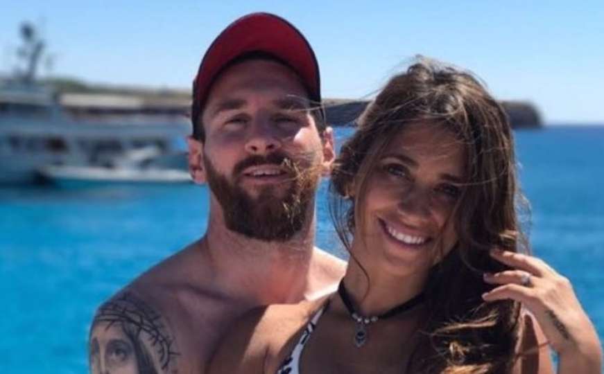 Messi i njegova prezgodna zaručnica Antonella uživaju na Ibizi