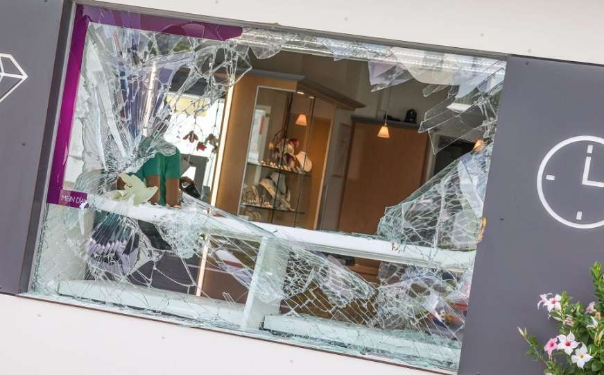 Bagerom opljačkao zlataru: 21-godišnji Bosanac napravio haos u Linzu