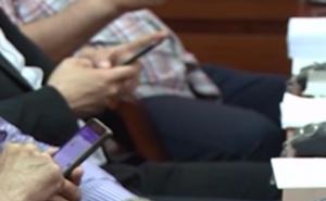 Skupština Banje Luke: Odbornicima mobiteli i dopisivanje bili interesantniji 