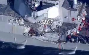 Sudar američkog razarača i teretnog broda, sedam mornara nestalo