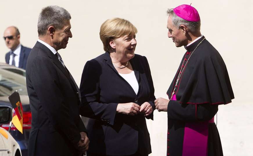 Angela Merkel u Vatikanu: Papa Franjo me ohrabrio