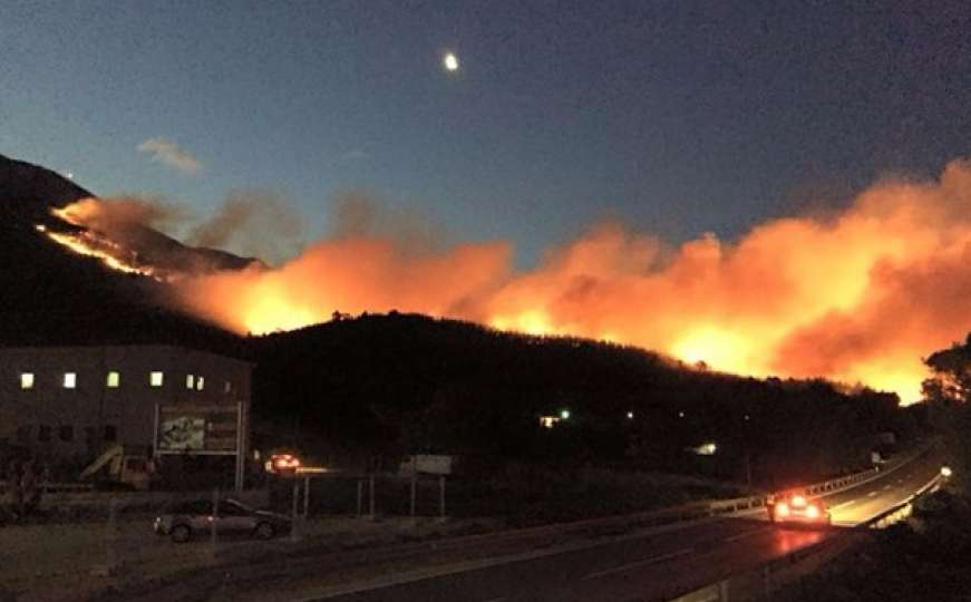 Novi požar na Makarskoj rivijeri: Evakuirani turisti iz tri hotela u Tučepima