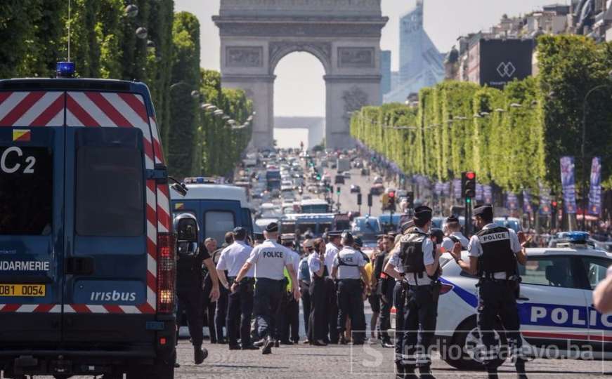 Pariz: Vozač automobila mrtav, istražuje se da li je u pitanju terorizam