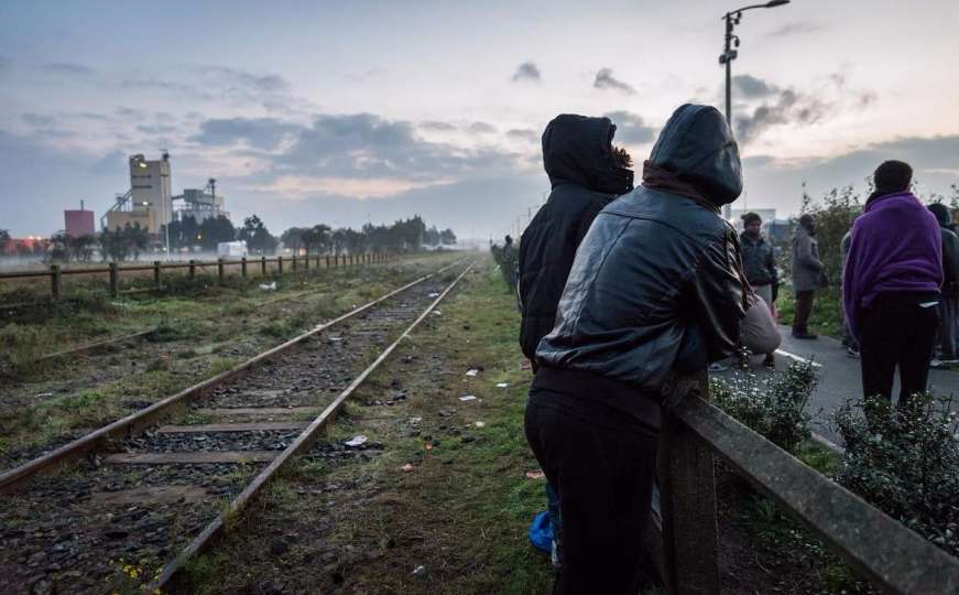 Migranti blokirali cestu ka Calaisu, poginuo vozač kamiona