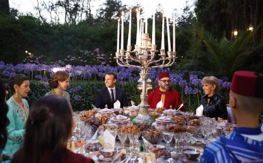 Macron i Brigitte iftarili s marokanskim kraljem: "Obrok koji ujedinjuje porodicu"
