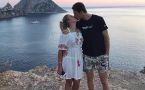 Zmaj i ljubavnik: Asmir Begović proslavio godišnjicu braka sa suprugom