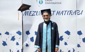 Zaradio penziju u Njemačkoj, vratio se u domovinu i diplomirao u 70. godini