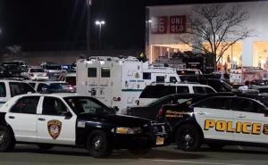 Panika u Michiganu: Evakuiran aerodrom, izboden policajac