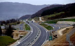 Automobilom udario u zaštitnu ogradu na autoputu A-1