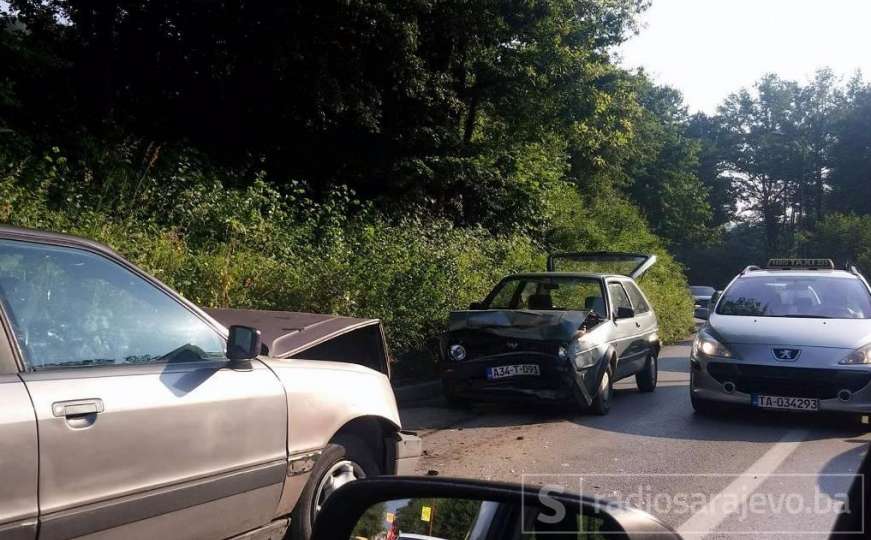 Gužve na ulazu u Sarajevo: Sudarila se dva automobila