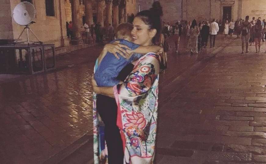 Amra i Una: Ima li nešto ljepše od zagrljaja usnulog djeteta