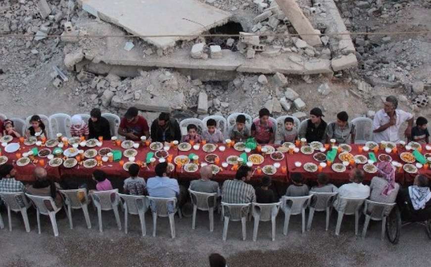 Sirija: Nevjerovatne fotografije iftara u porušenoj Doumi