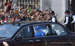 Zakon jednak za sve: Prijavili kraljicu Elizabethu policiji jer nije vezala pojas