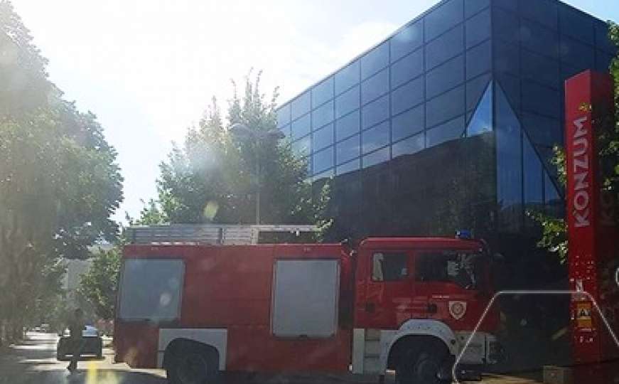 Gorio Konzum u Mostaru: Evakuirani radnici i kupci