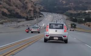 Vrijeme paklenih vozača: Pogledajte kakav je haos izazvao motociklist na autoputu