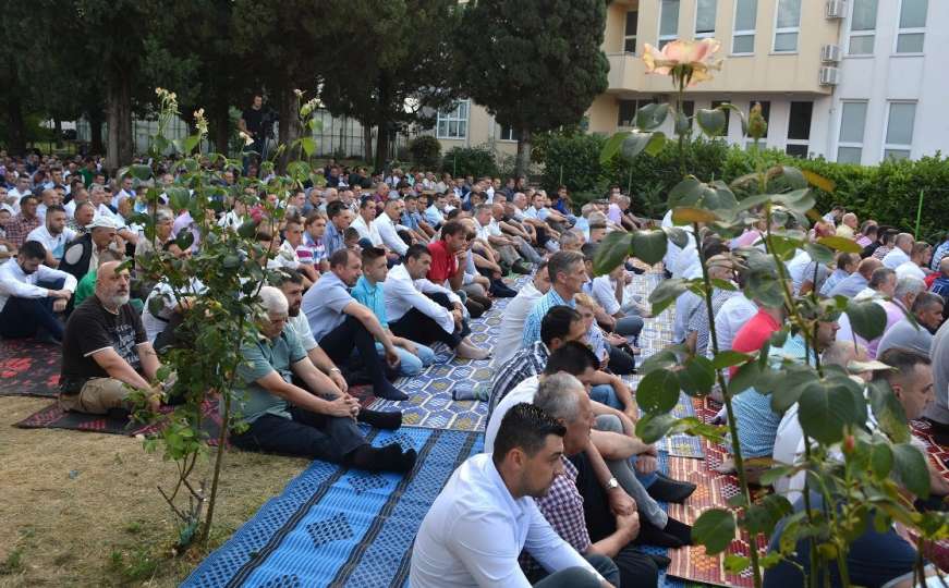 U Mostaru oko 1.500 vjernika klanjalo bajram-namaz