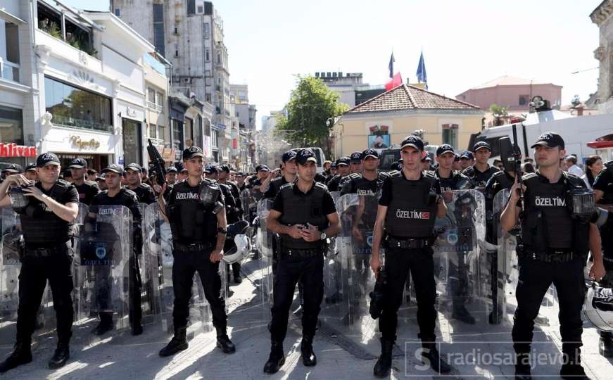 Policija uhapsila 20 osoba zbog pokušaja održavanja Parade ponosa za Bajram