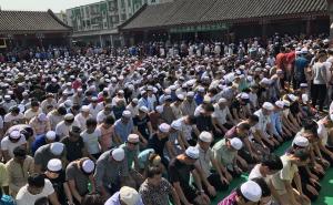 U Kini dočekan Bajram, najstarija džamija bila premala da primi sve vjernike