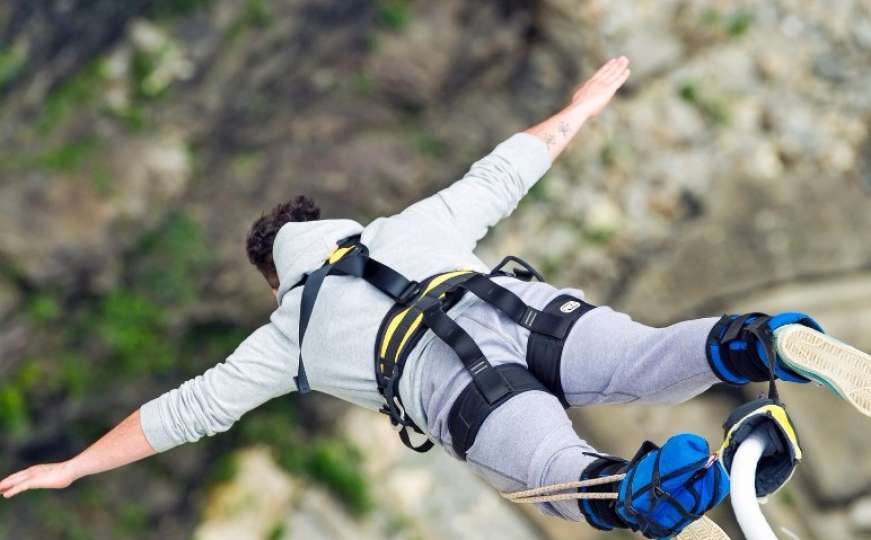 Bungee jumping: Cazinjanka suprugu poklonila skok sa 152 metra visine