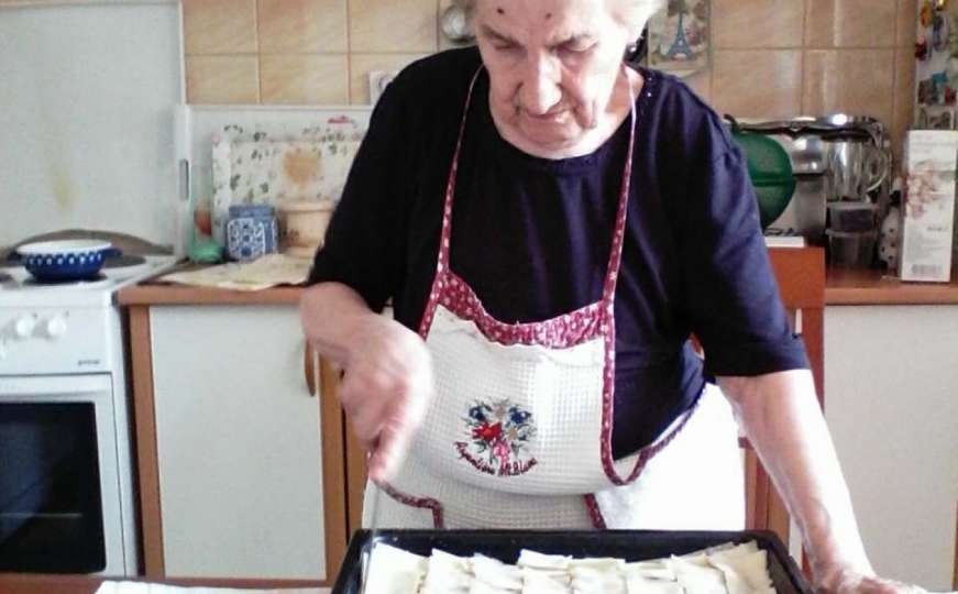 I u 92. godini Sadika Salkić sama razvija jufku za bajramsku baklavu