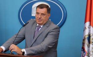 Dodik odlikovao Churkina, Grujičić: Neće biti gradnje spomenika u Srebrenici