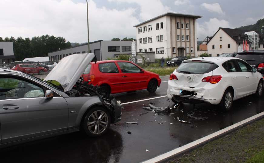 Gornje Dubrave: U sudaru tri automobila jedna osoba povrijeđena