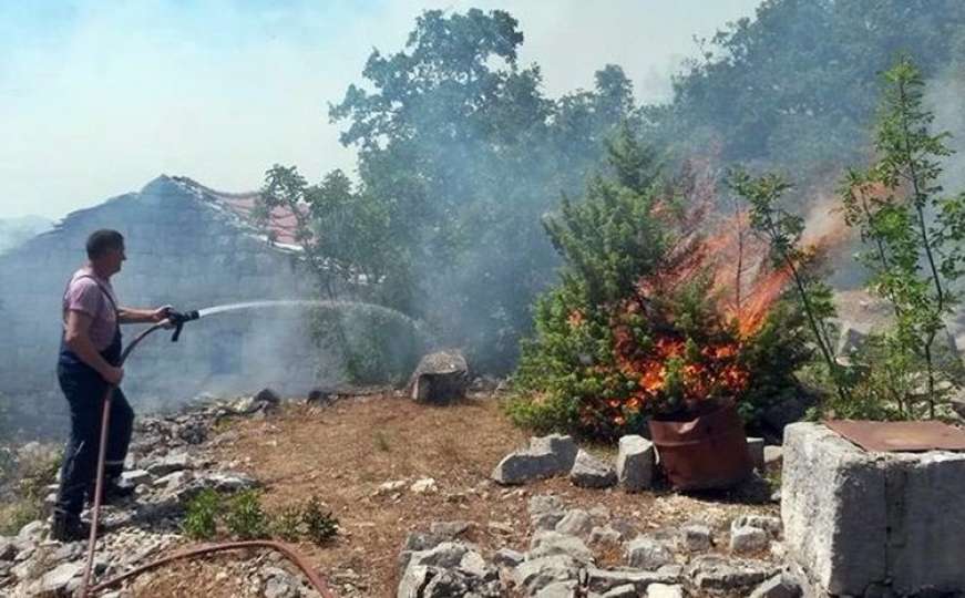 Hercegovina i dalje u plamenu: Vatrogasci brane ugrožena sela