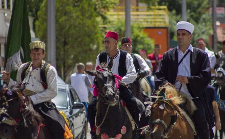 Konjanici iz Zenice krenuli na Ajvatovicu