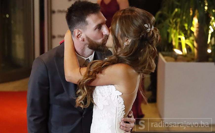 Lionel Messi oženio svoju dugogodišnju djevojku