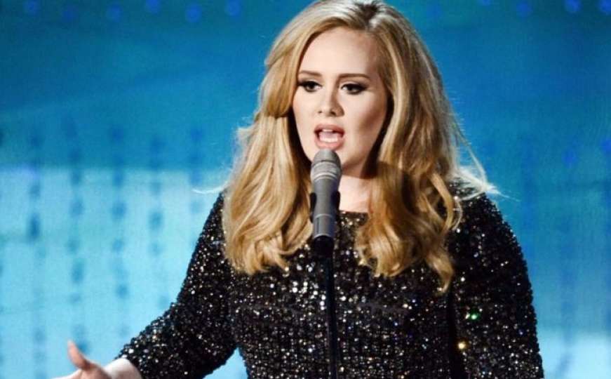 Adele zbog oštećenih glasnica otkazala svoje posljednje koncerte