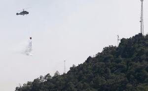 Vatrogasni helikopter pao u jezero: Posada preživjela nesreću