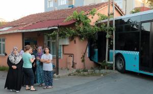 Nesvakidašnja saobraćajna nesreća: Autobus završio u dječijoj sobi