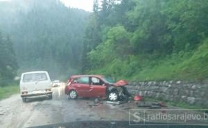 U sudaru dva vozila i kamiona povrijeđene dvije osobe