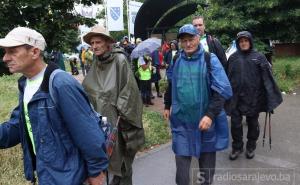 Ne smetaju kiša i žuljevi: Iz Sarajeva krenuo Marš mira Sarajevo-Nezuk-Potočari