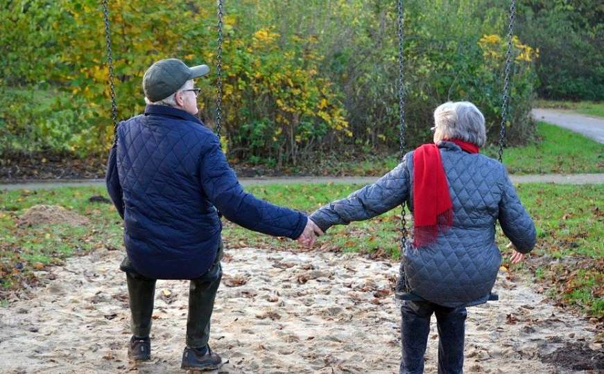 92-godišnja Norvežanka pobjegla iz doma s pet godina mlađim dečkom