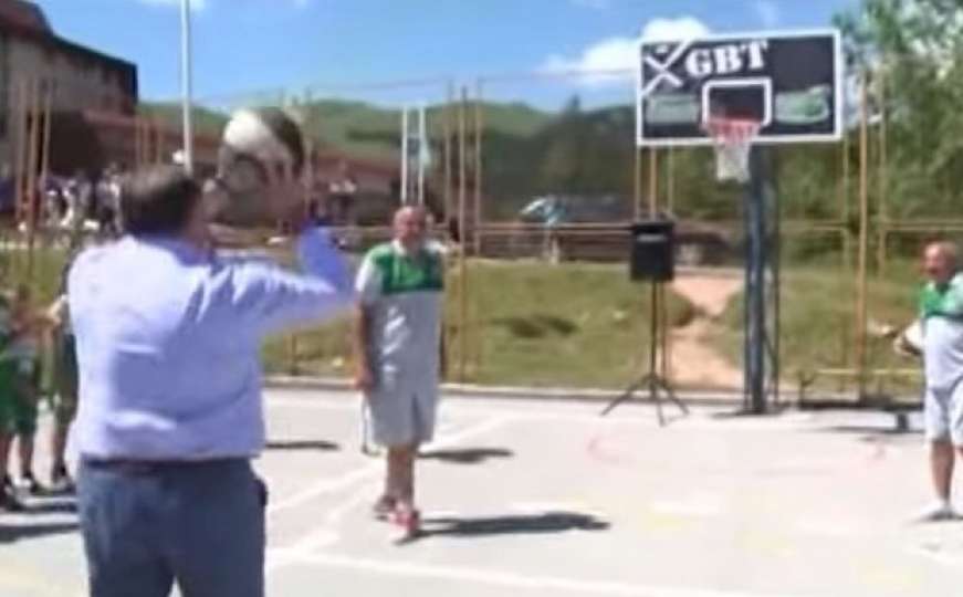 Kad lopta neće u koš: Milorad Dodik prošao neslavno u košarkaškom kampu