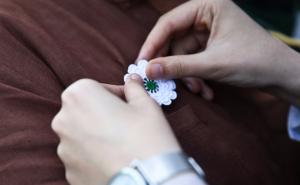 Brojne Sarajlije kupile Cvijet Srebrenice, simbol sjećanja na žrtve genocida