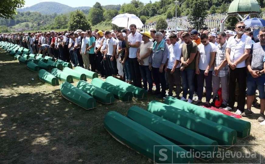 Klanjana dženaza za 71 žrtvu genocida u Srebrenici 