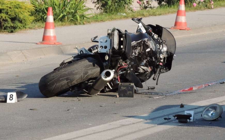 Nesreća na Alipašinom Polju: Automobil udario motociklistu