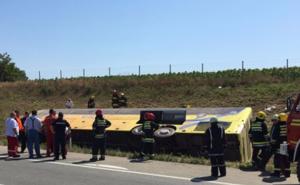 Jedna osoba poginula, 25 povrijeđeno u prevrtanju autobusa