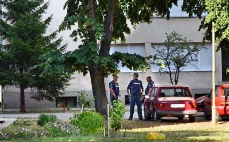 Talačka kriza: Naoružani muškarci u Kragujevcu drže zarobljenog mladića