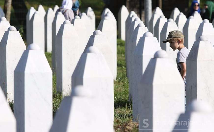Jezidski aktivisti na komemoraciji za žrtve genocida u Srebrenici