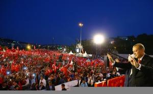Stotine hiljada ljudi obilježilo godišnjicu pokušaja vojnog udara u Turskoj